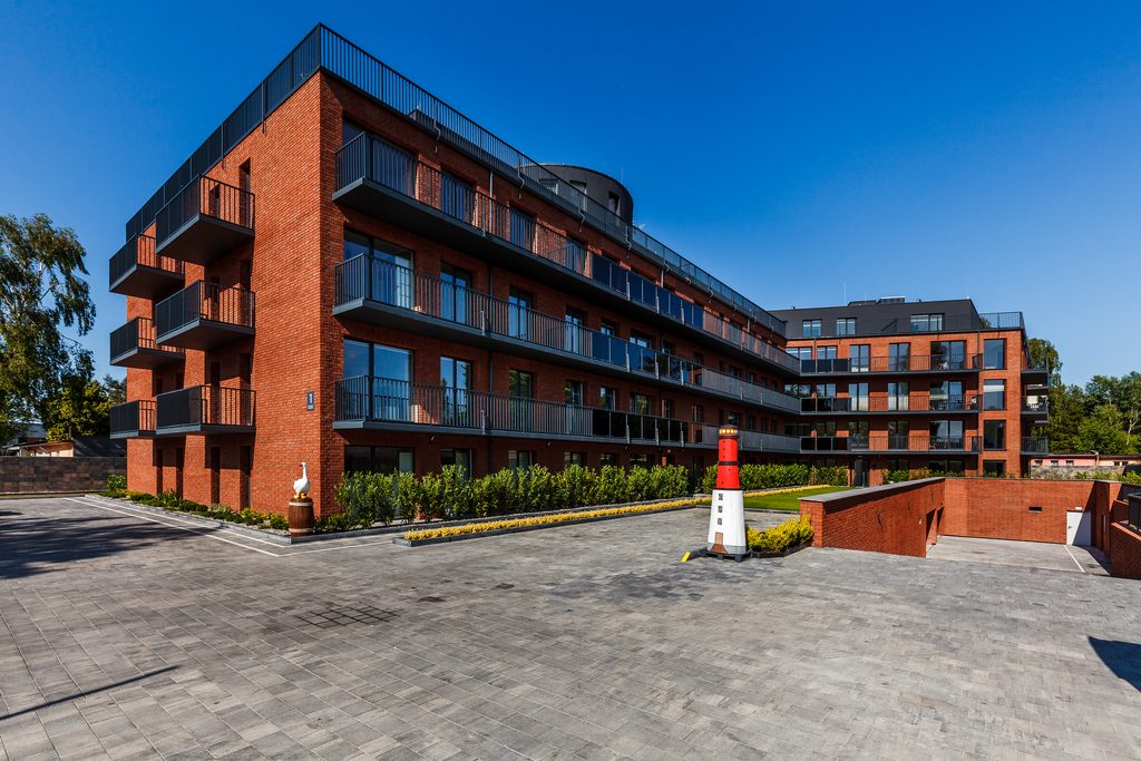 ambridge 8 Red brick slip installation on seven-storey seaside hotel