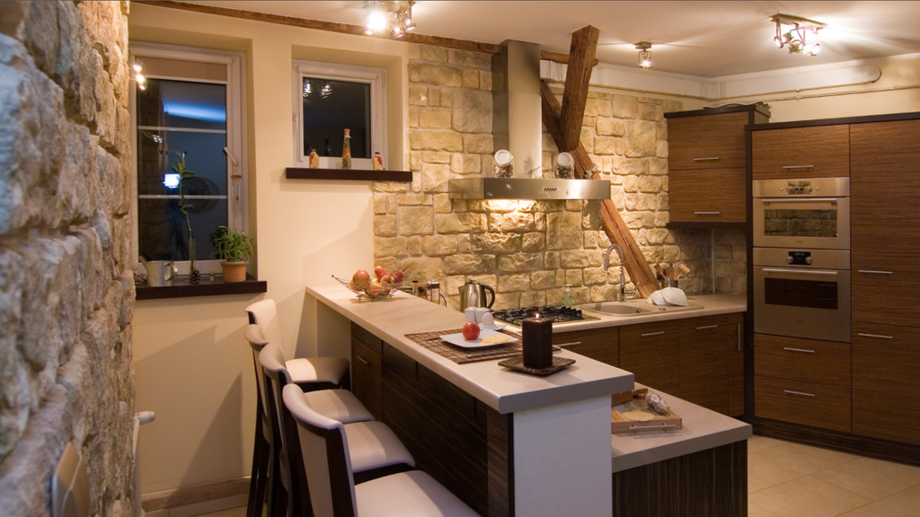Kitchen walls with Stone Slips cladding in Cream
